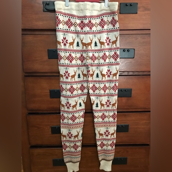 American Eagle Ahh-Mazingly Soft Deer and Snowflake Thick Sweater Leggings, Med - Picture 3 of 7